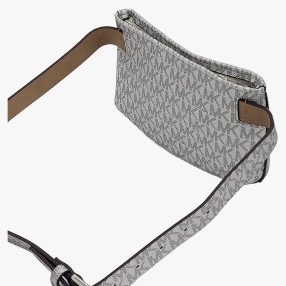 🔸NWT🔸Michael Kors Adjustable Waist belt Bag- silver/grey size S/M - Picture 8 of 15